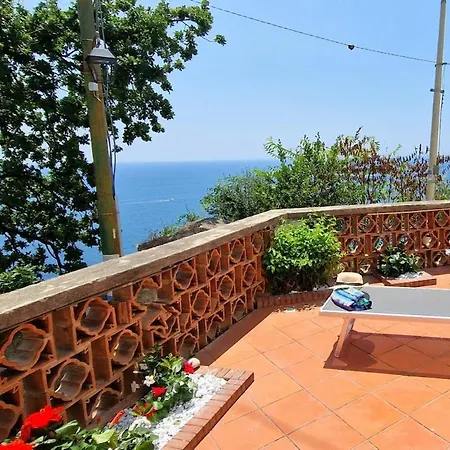 Panoramic Views - Seafront - Terrace -bbq شقة
